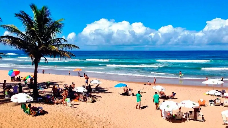 Qual é a praia mais lotada de Salvador?
