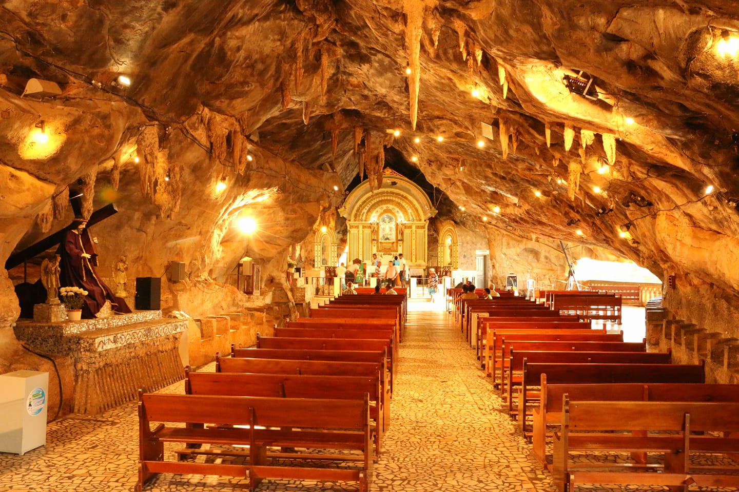 Interior do Santuário de Bom Jesus da Lapa